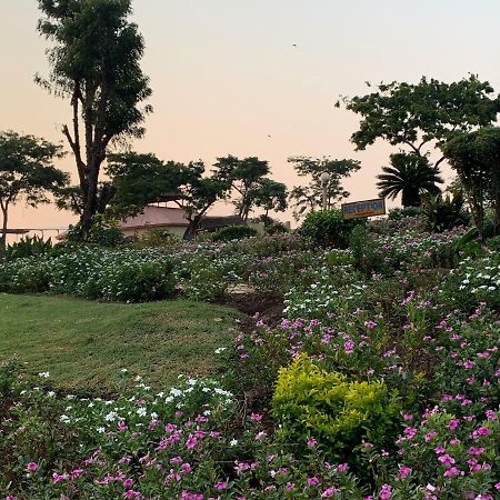 Villa Samuka Island Retreat à Jinja Extérieur photo