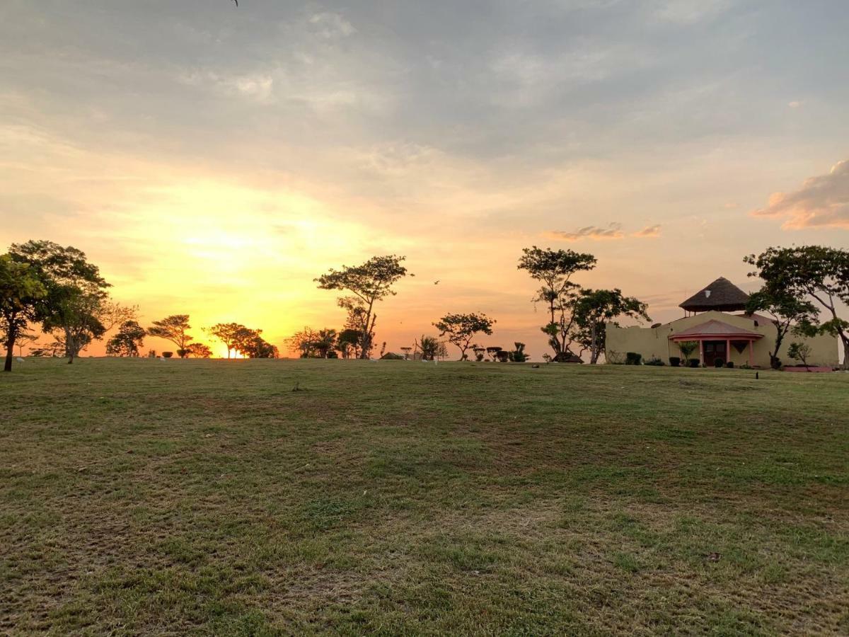 Villa Samuka Island Retreat à Jinja Extérieur photo